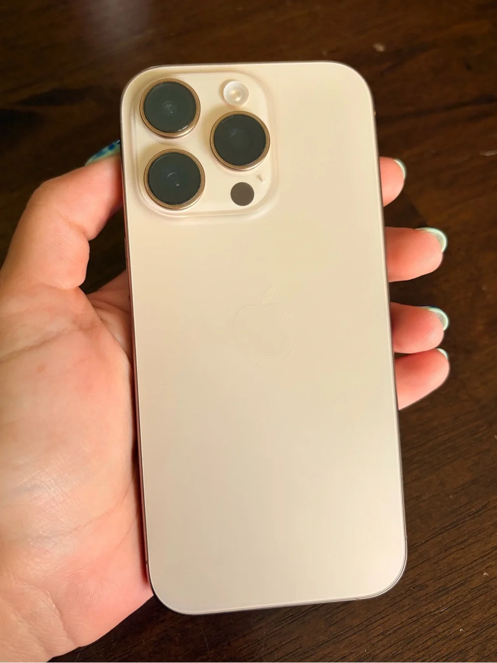 Gold iPhone 16 pro, 128 gb